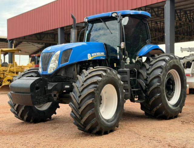 TRATOR NEW HOLLAND T7 240 