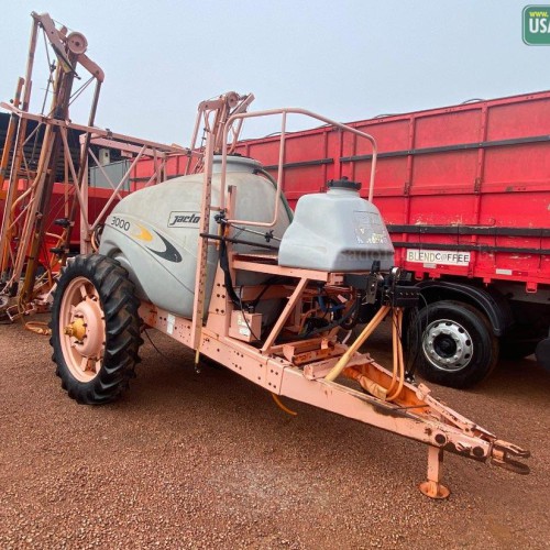 Pulverizador Arrasto Advance jacto 3000
