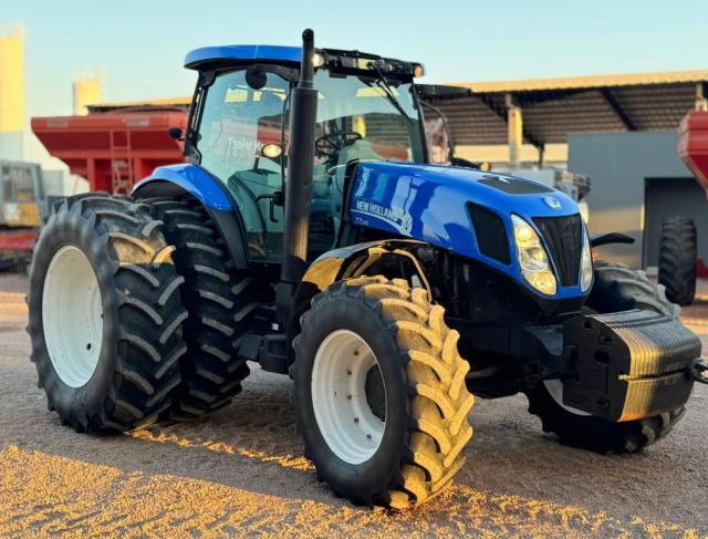 TRATOR NEW HOLLAND